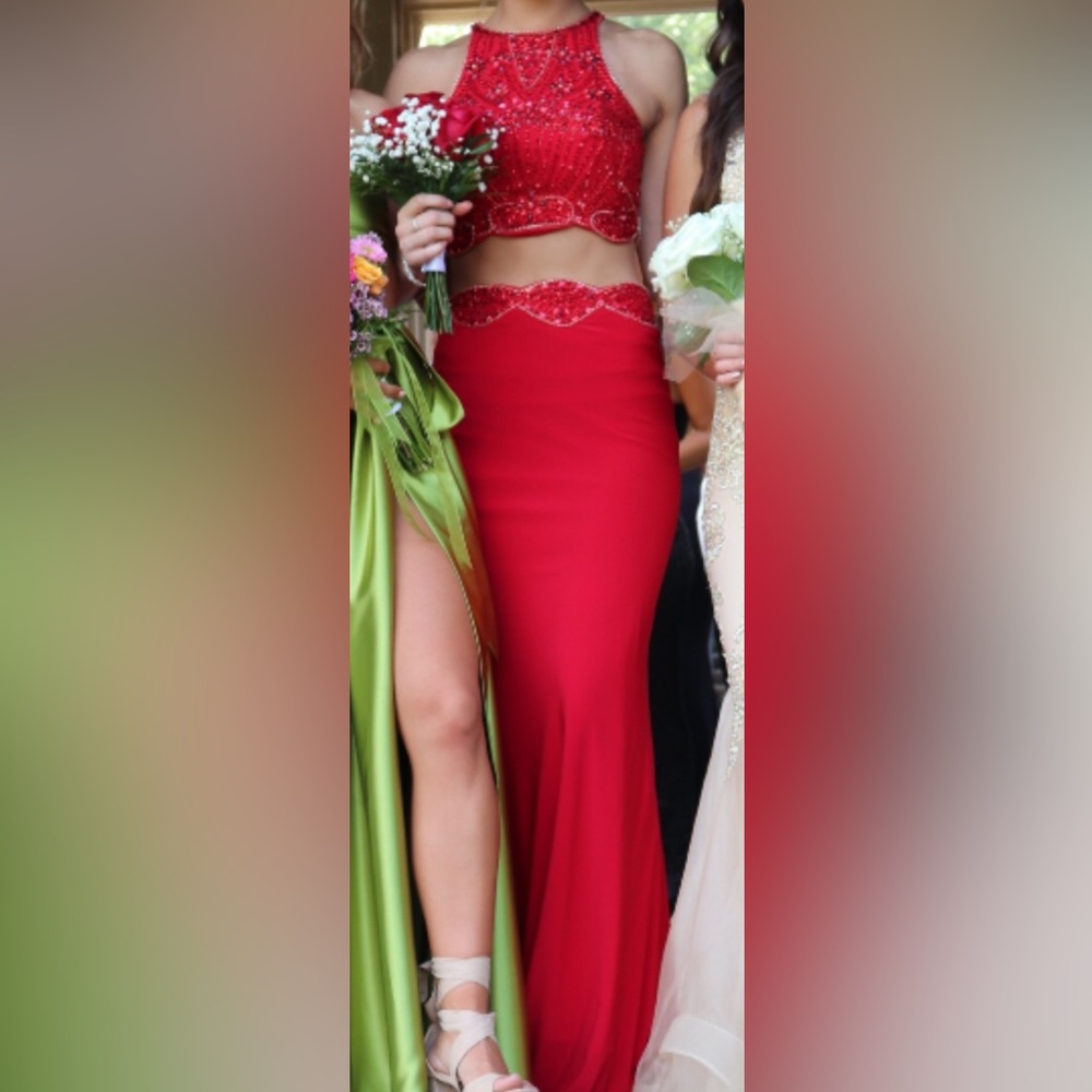 Chic Scarlet Prom Dress